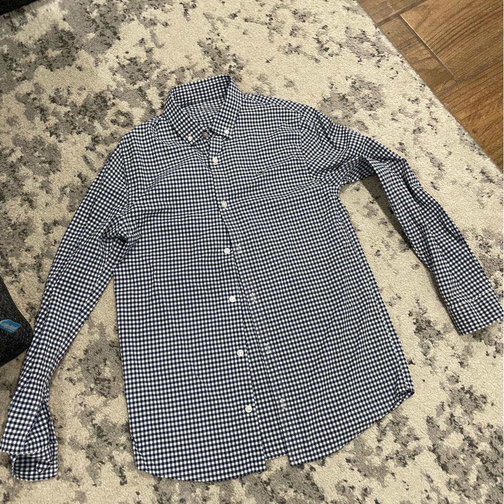 Vineyard Vines Blue and White Checkered youth large performance stretch Shirt